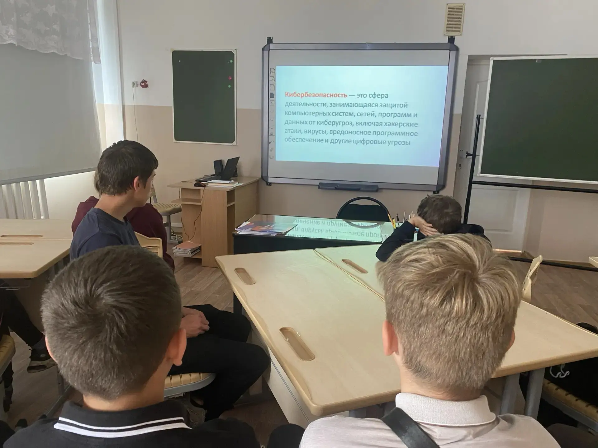 Безопасность детей — важный разговор в лагере «Росинки» 🛡️📱🧠