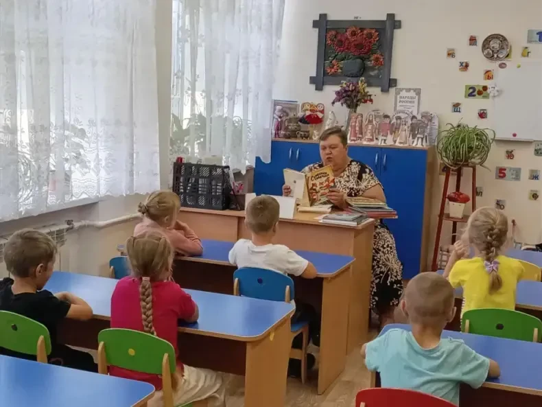 Сегодня библиотекарь Центральной районной библиотеки для детей пгт Новосветловка провел...