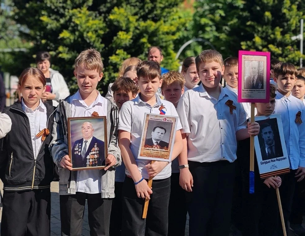 🎖️ «От героев былых времен…» — торжественная линейка к 81-й годовщине Великой Победы  В этом году, в