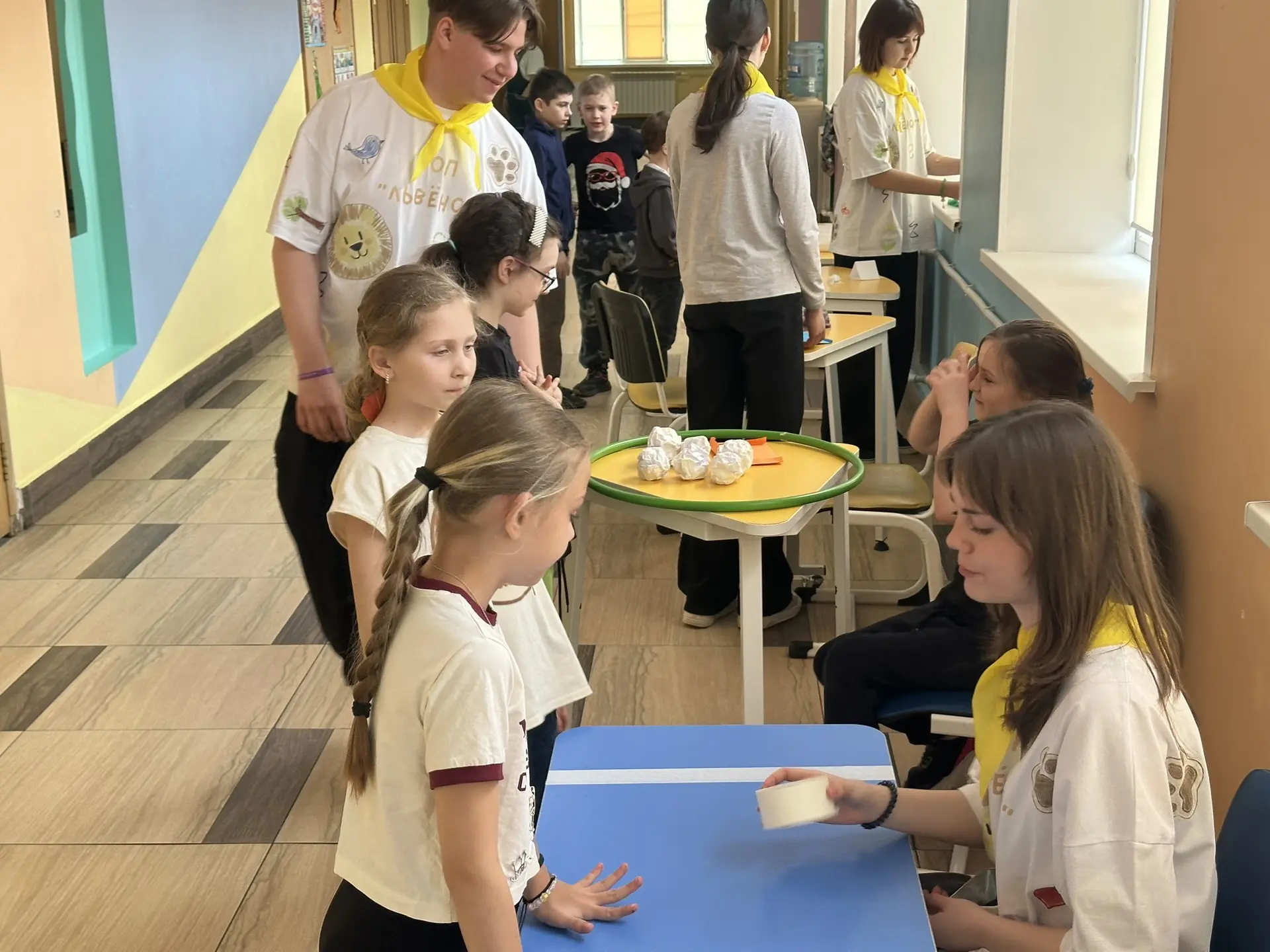 🎭  День 2 в лагере: входим в роль!  Сегодняшний день прошёл под знаком творчества и перевоплощений. 