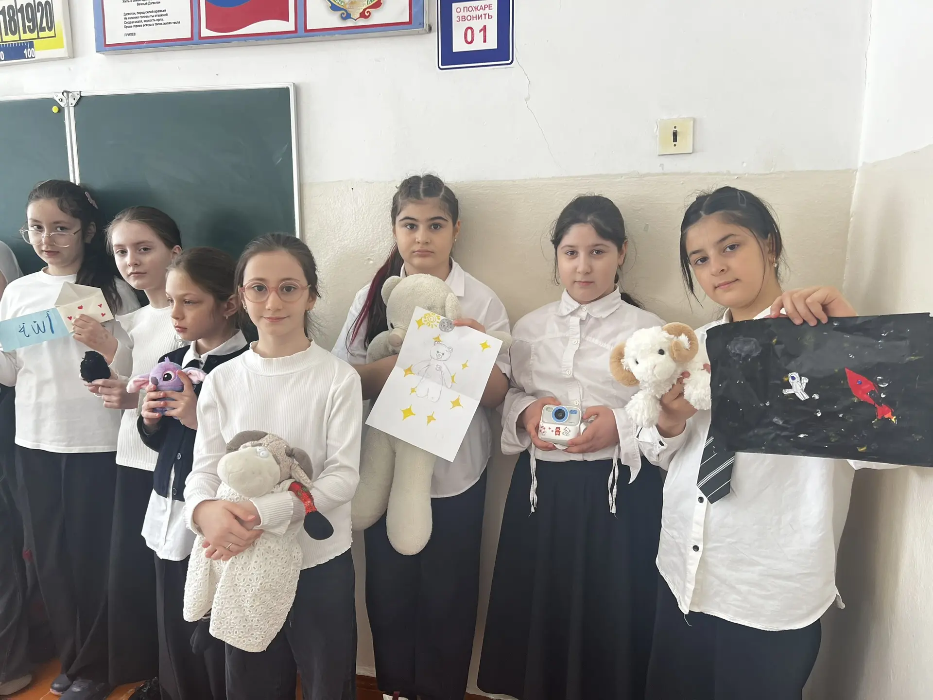 Космические приключения в нашей школе!  Сегодня, ко Дню космонавтики, мы провели яркую акцию для уче