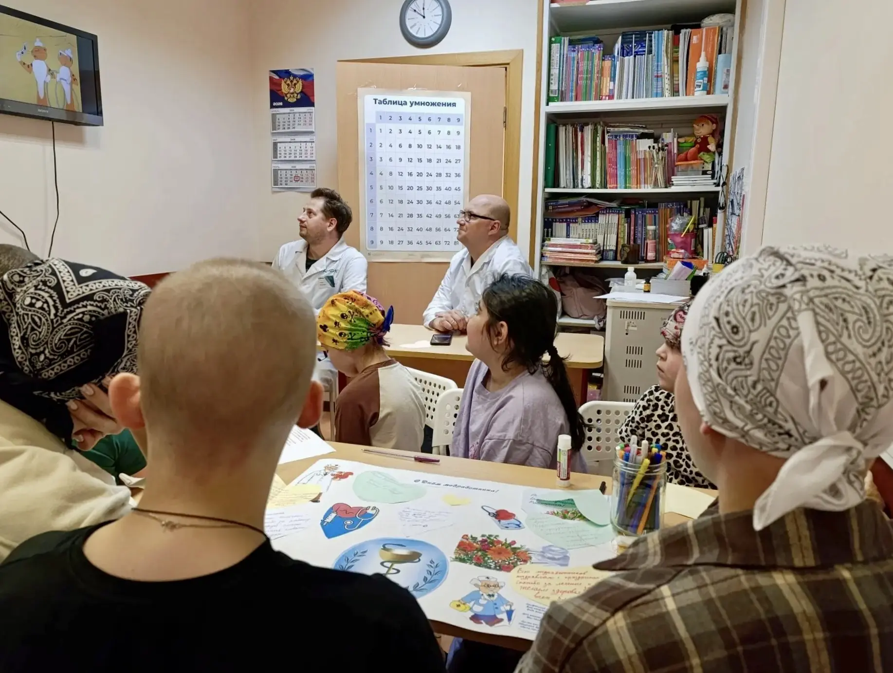 🩺👩‍⚕️ Шаг навстречу здоровью

На внеурочном занятии ко Дню медицинского работника ученики, находящ