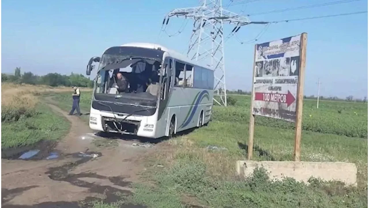 ВСУ атаковали БПЛА рейсовый автобус "Краснодар – Донецк" в районе Кутейниково в ДНР, в ...