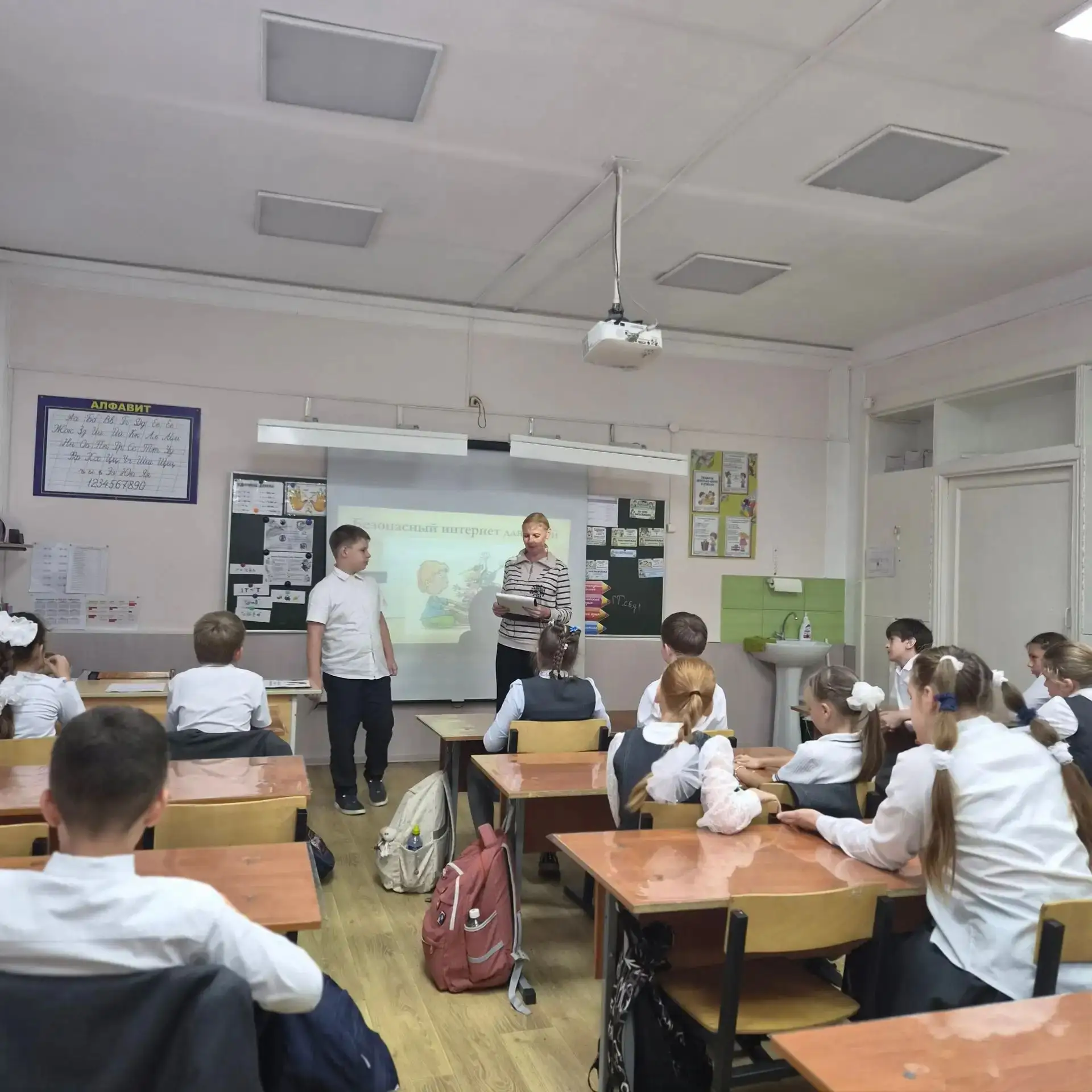 Сегодня в 4 «В» классе прошло очень полезное и интересное мероприятие! К ребятам приход...