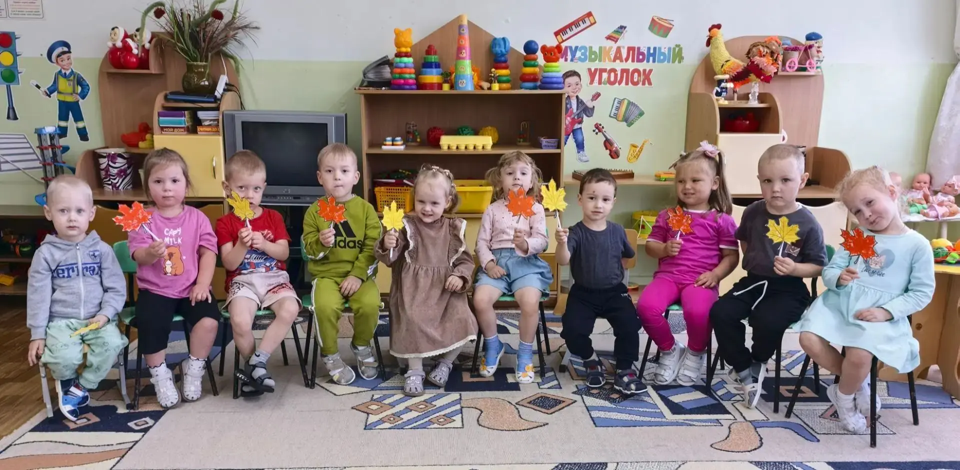 Вот и пролетело лето — встречаем осень с улыбкой и новыми планами! Группа «Подсолнухи» ...