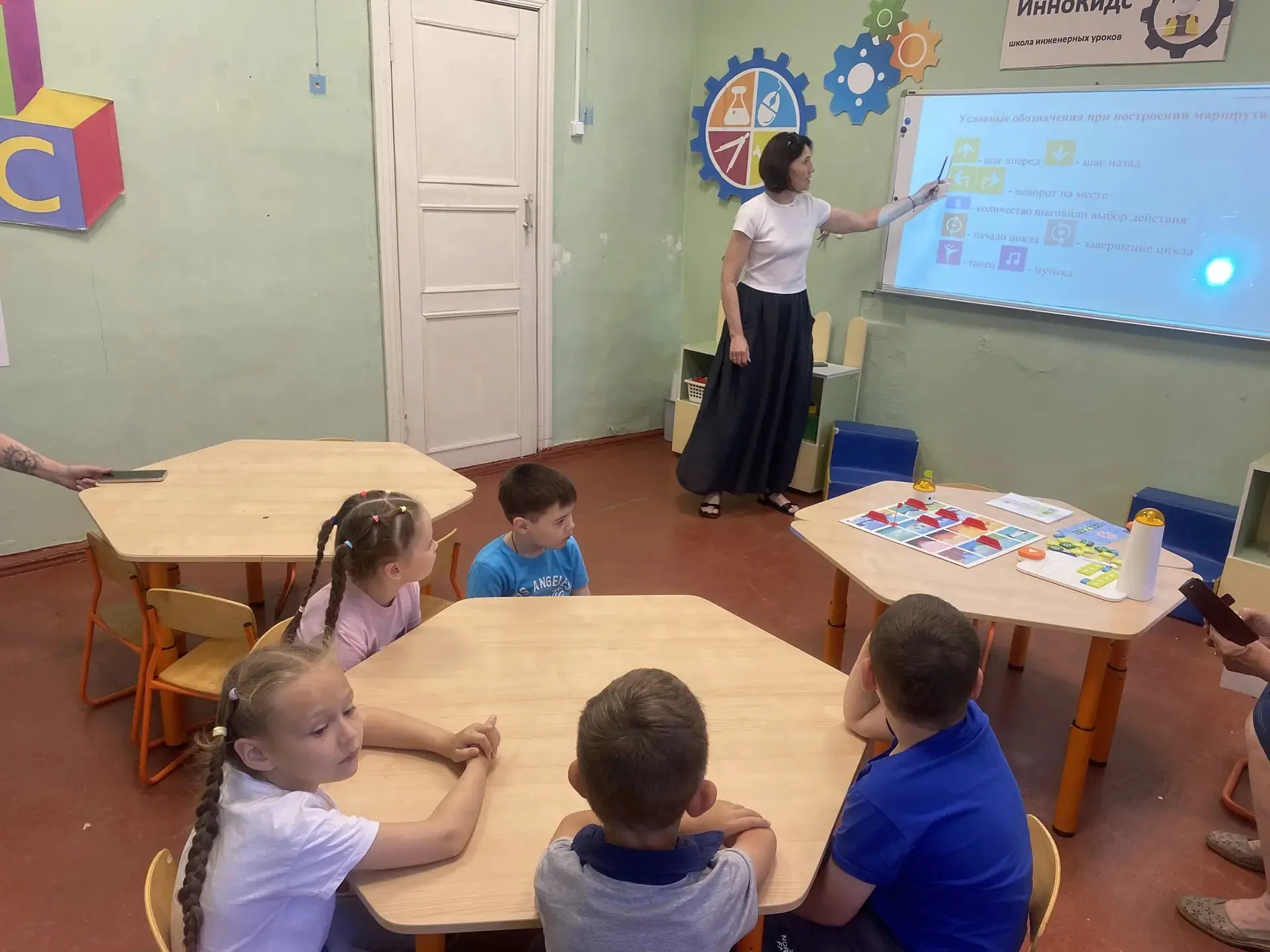 🏢Ребята из подготовительной группы побывали на увлекательном занятии «Робот-путешественник МататаЛа