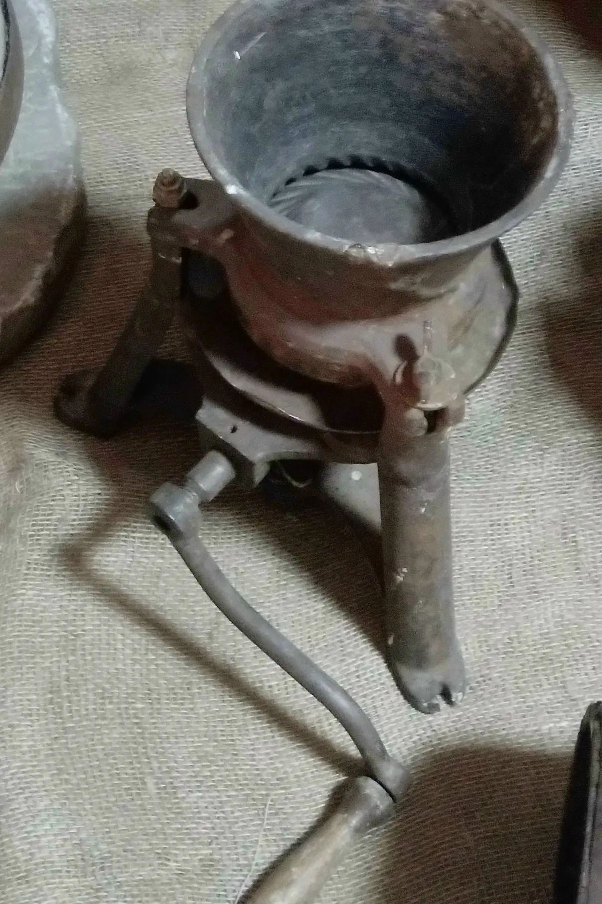 Нашла у бабушки на чердаке. Предлагайте варианты,что это?)))