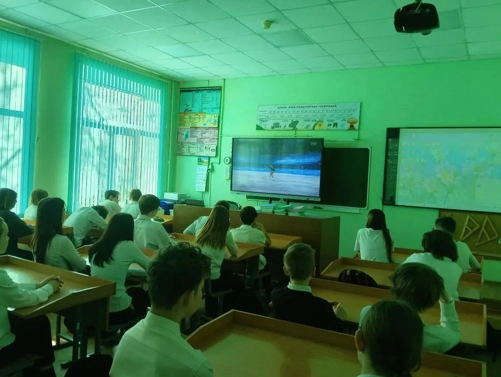 Наградная часть линейки сегодня была щедрой. В рекреации раз за разом звучали аплодисменты в честь п