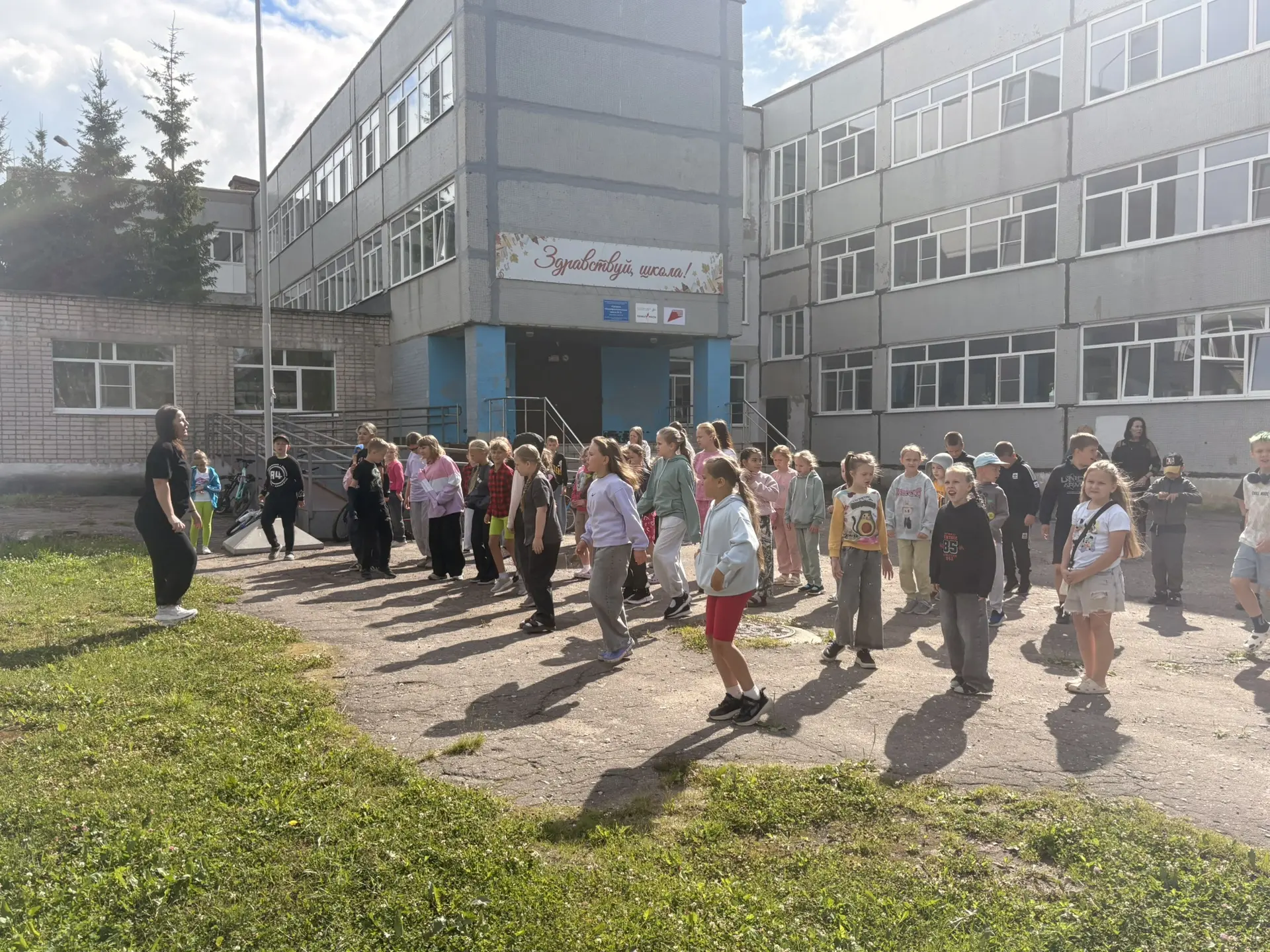 🎉 Новости из лагеря 🎉 

☀️ Утром зарядка с чемпионами. Провели ее для ребят тренера по самбо Павле