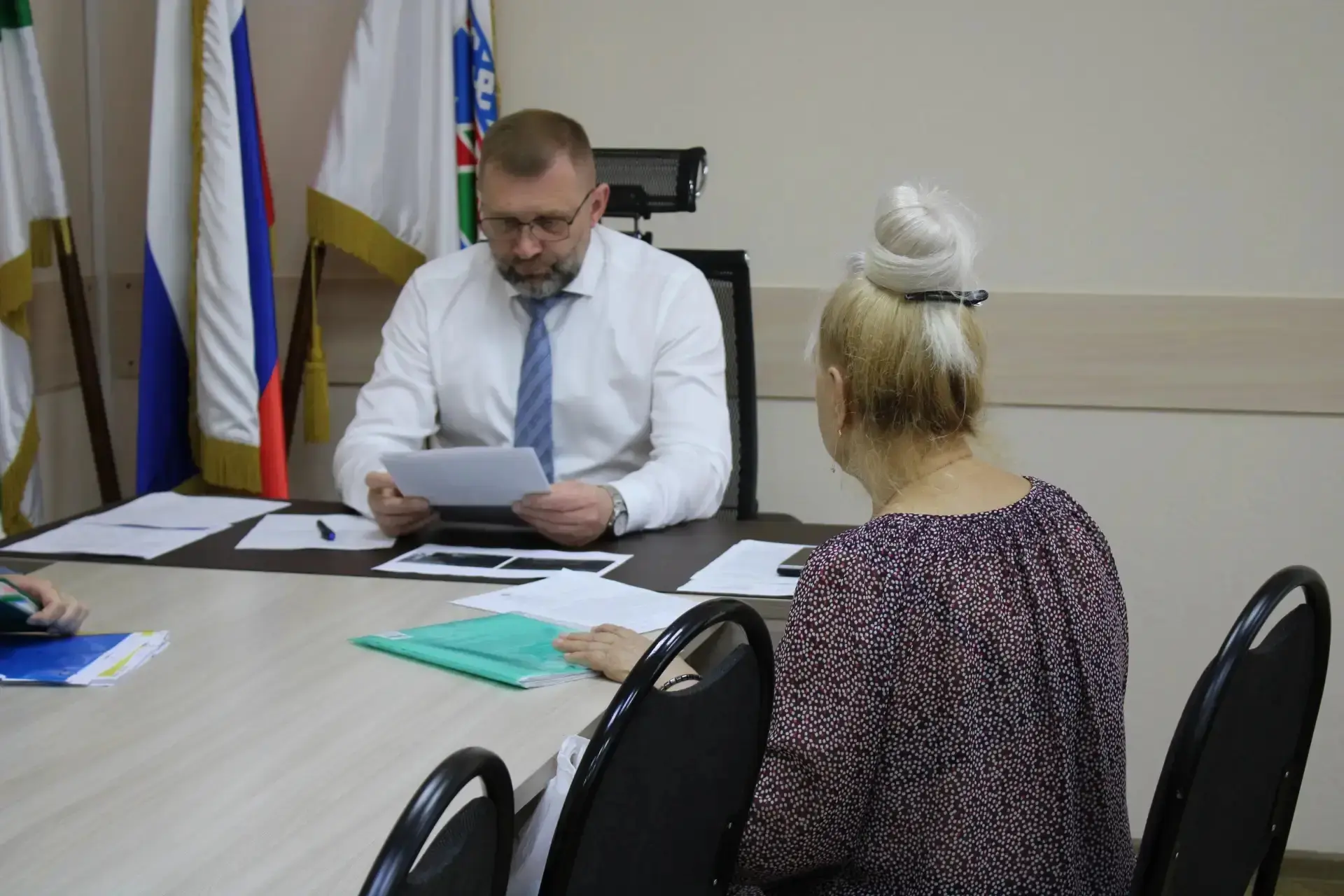 Провел личный прием граждан.

Люди обращались с самыми разными вопросами: переселение из аварийного 