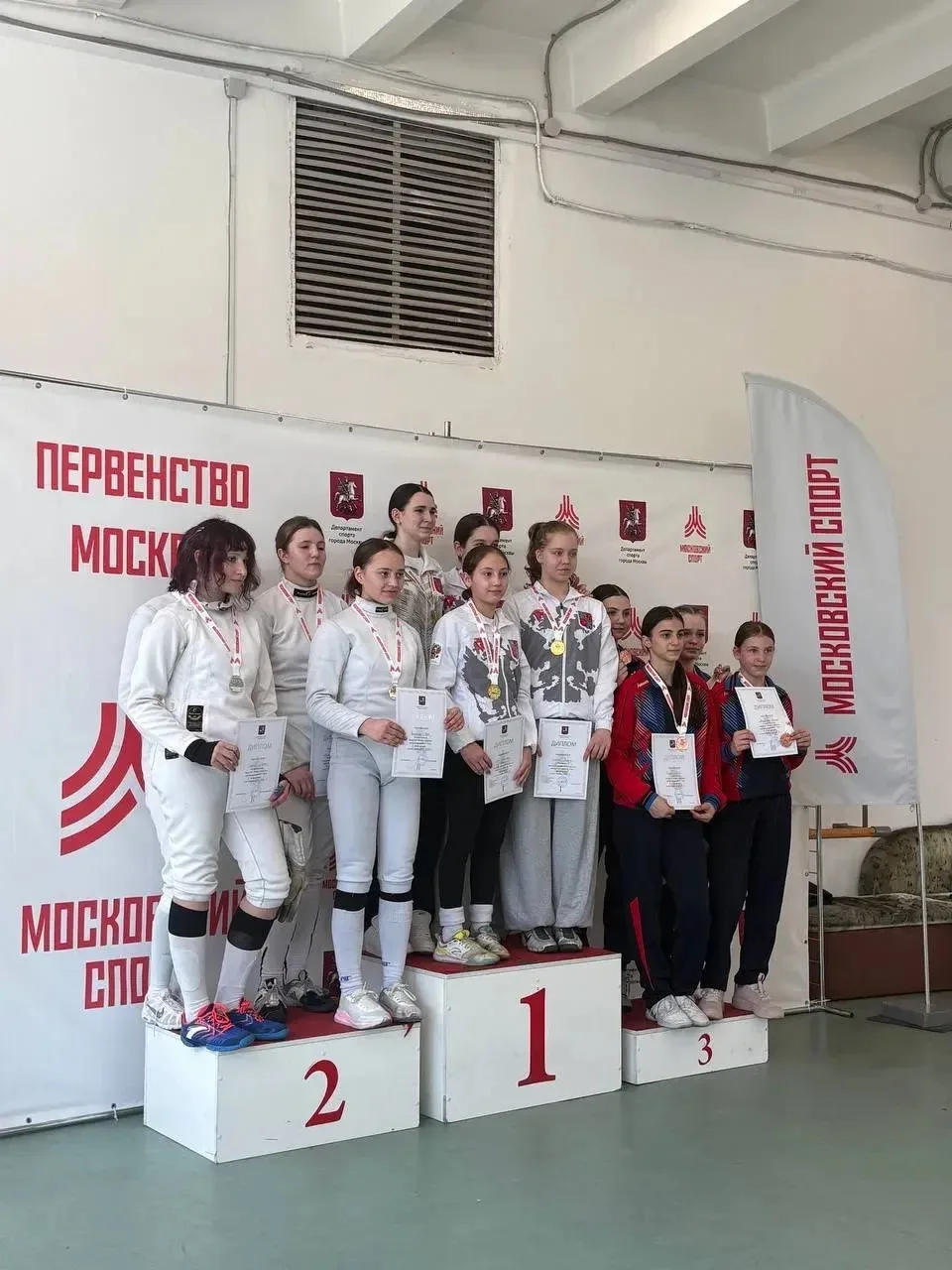 Гордимся нашими учениками! 🏆🤺  Ученица 8 «Б» класса Амельченко Милана успешно выступила на Первенств