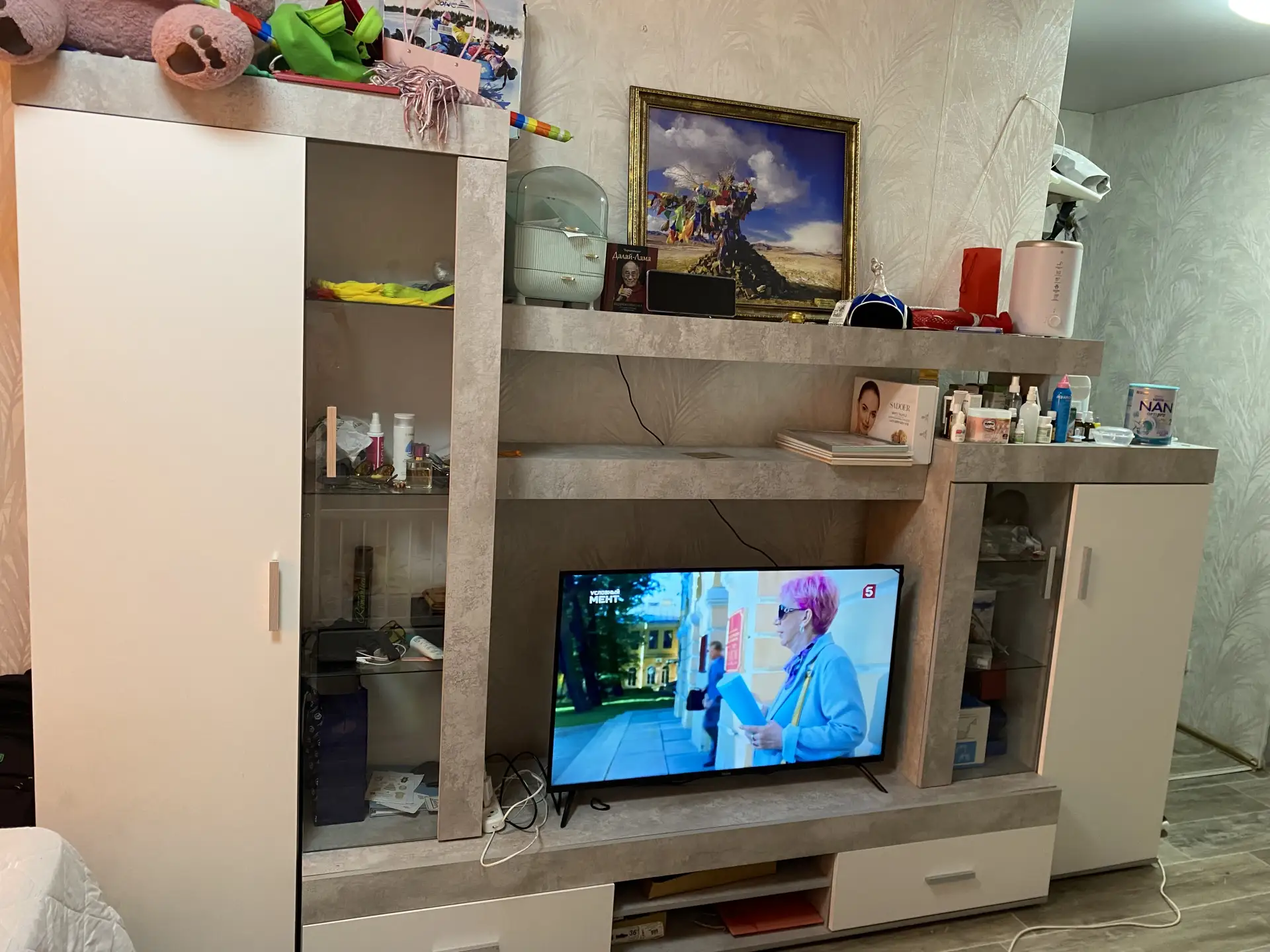 Продам стенку в отличном техническом состоянии за 15тыс. Самовывоз с горы. 89016797966