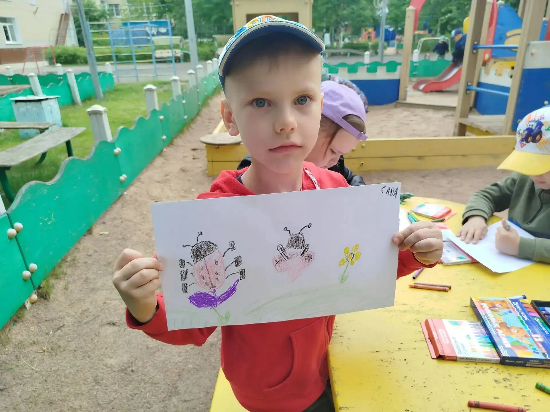 🐞 Сегодня в коррекционной группе 2 прошёл «День божьей коровки». Ребята узнали из мультфильма, как 