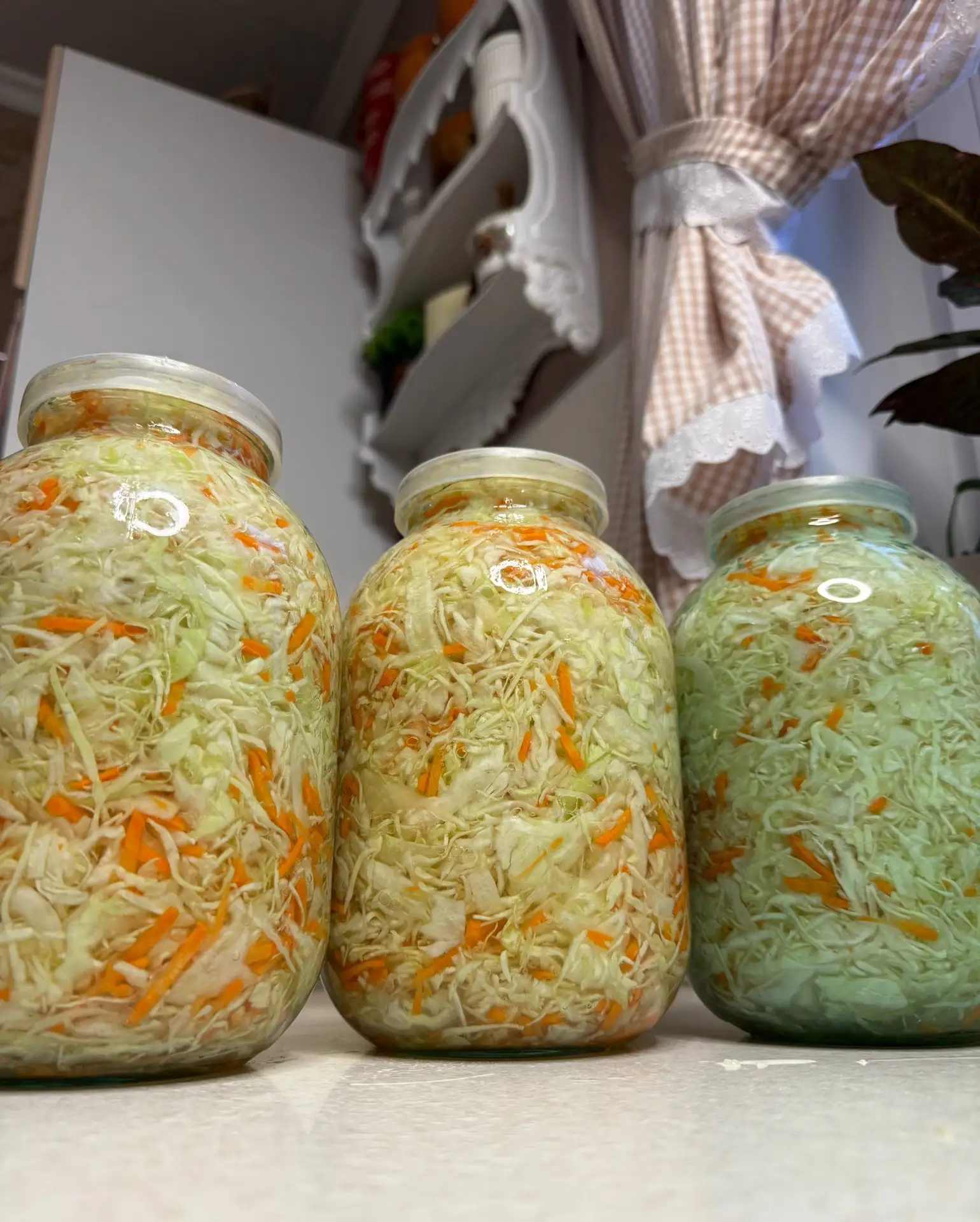 Искала в телеграмме рецепт маринованной капусты, нашла пару отзывов 🥰 Она и правда оче...