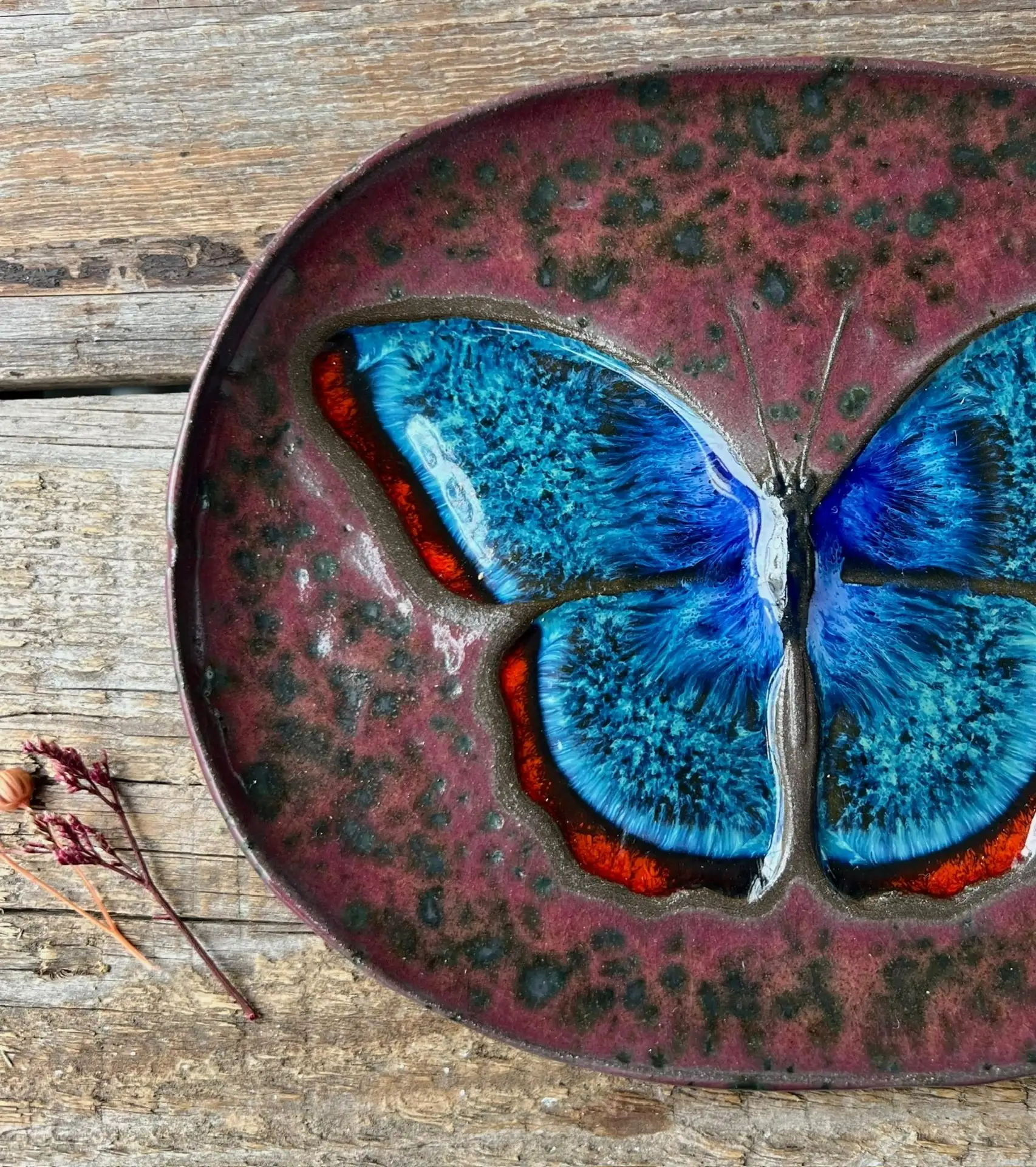 🦋 От кусочка белой глины — к большой мечте  В мастерской с шестиметровыми потолками, залитой светом 