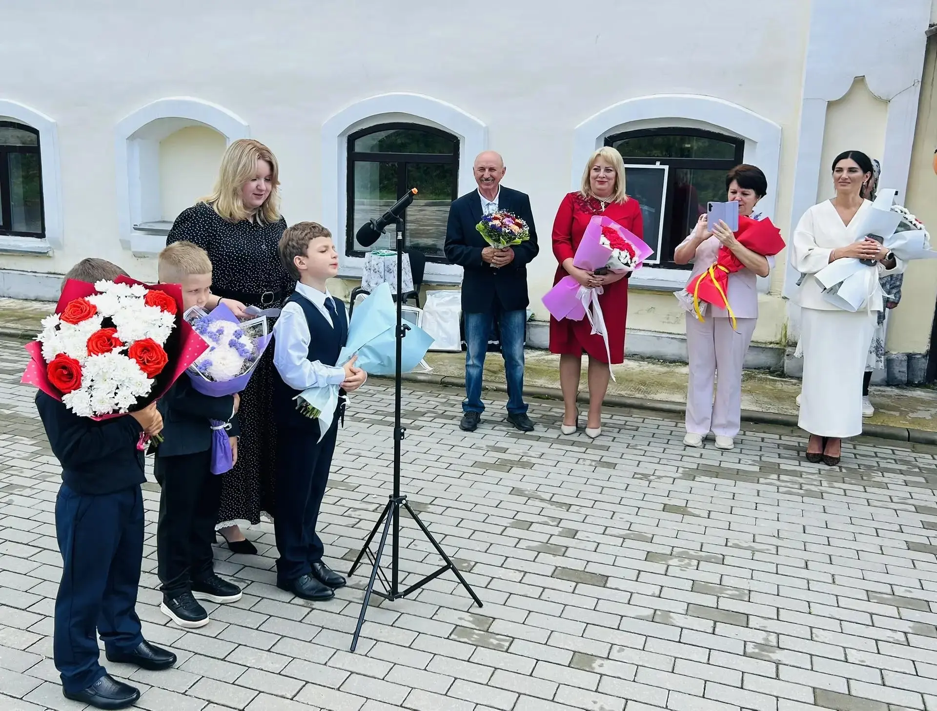 Сегодня за парты в школах Мценского района сели 849 ребят.