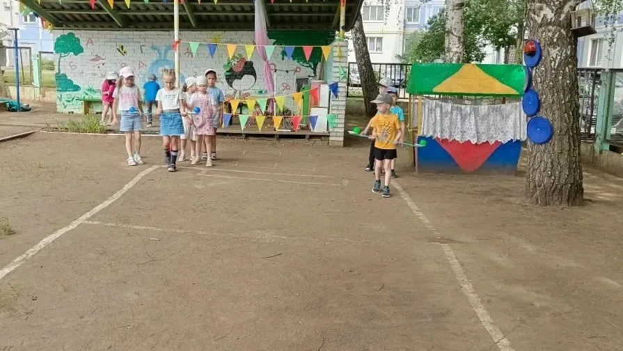 В подготовительной группе № 5 прошли летние игры без беготни. Чтобы разнообразить досуг и сохранить 