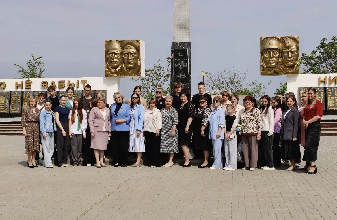 📆14 мая в Центре культуре с.Черный Яр библиотека провела патриотическое мероприятие « ...