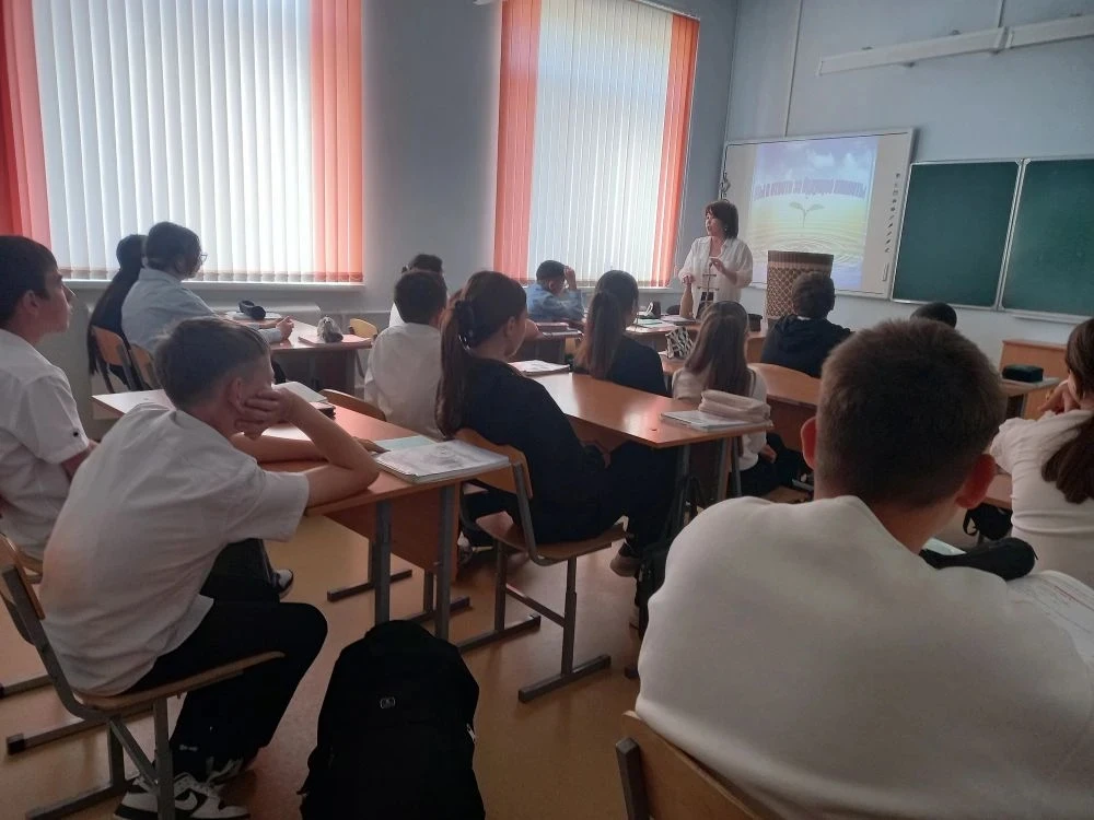 В 6 «А» классе (классный руководитель Мамбеталина Б.Б.) прошёл классный час «Экологичес...