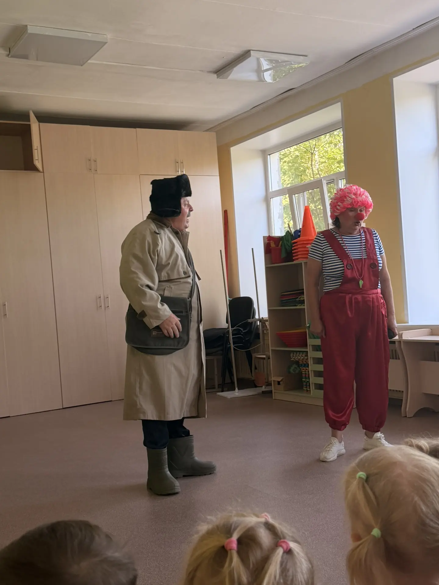 Вчера в нашем детском саду поселилась сказка! К ребятам приехали артисты цирка, и это б...