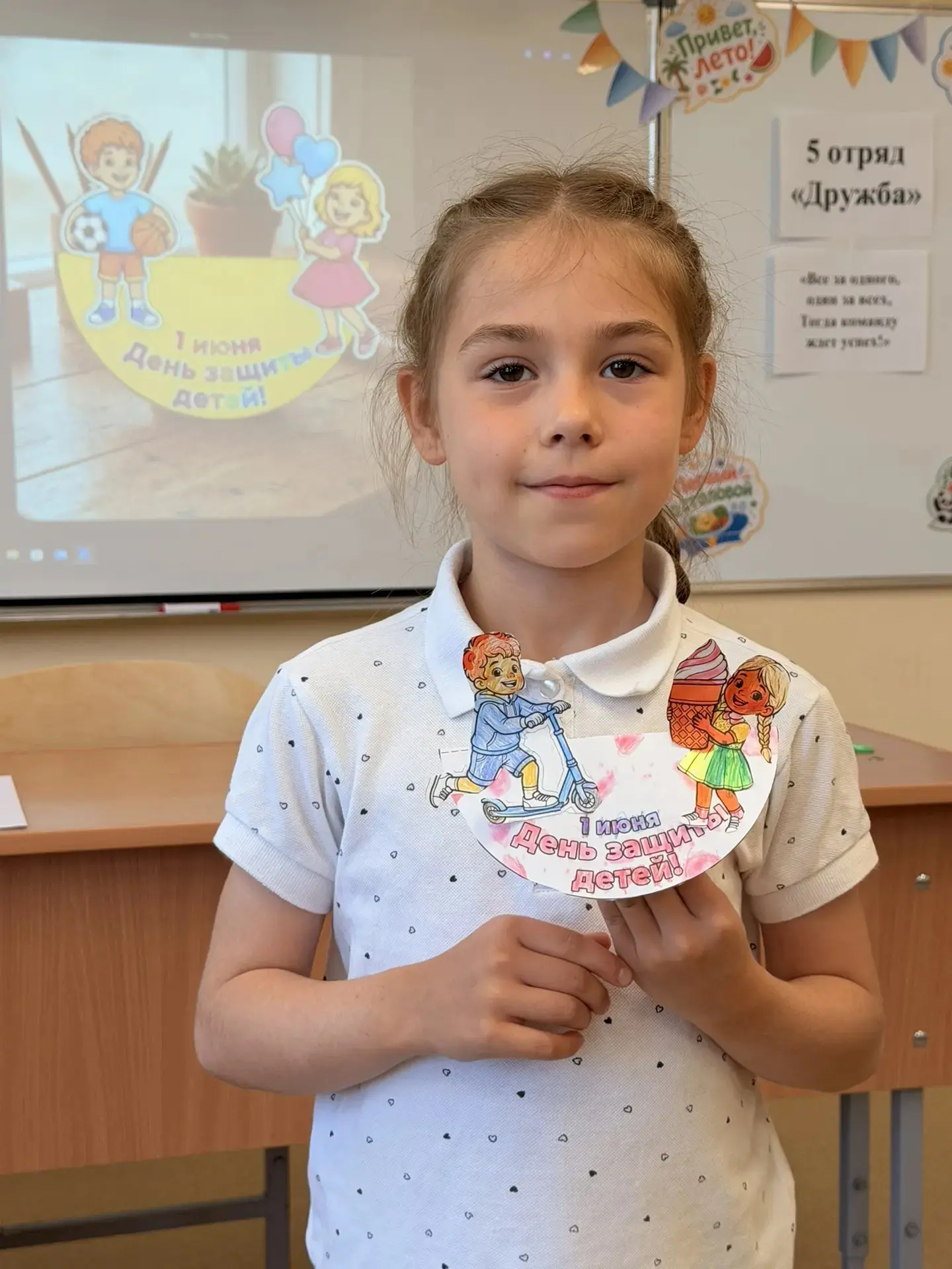 Творческая мастерская в 5 отряде! 🎨✂️

Даже в будний день в нашем пришкольном лагере кипит жизнь! С
