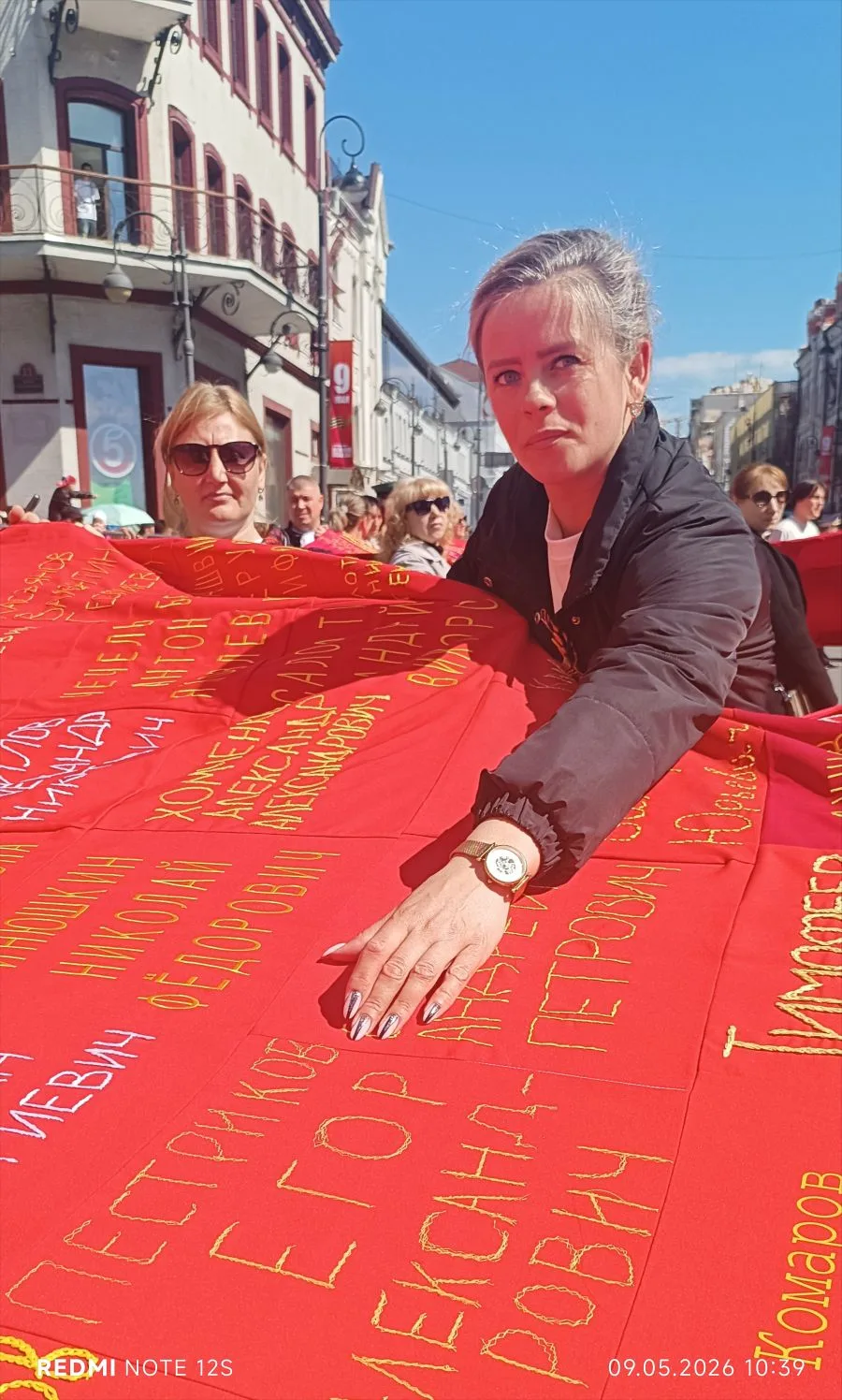 🎥 Память в каждом стежке и в каждом шаге на параде Победы.  В этом году нам выпала честь нести наше 