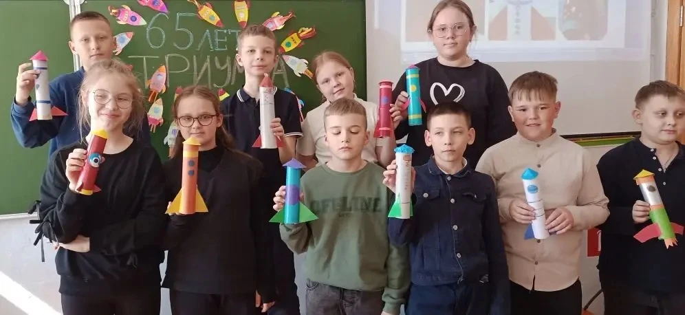 🚀Наши юные космонавты🚀 1б и 4а класса, приняли активное участие в акции «Космический талисман», где 