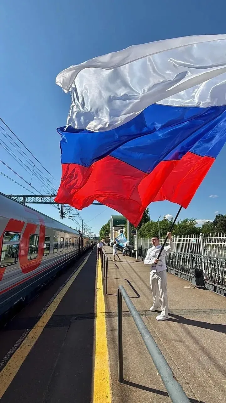 344 школьника из Мариуполя возвращаются домой после отдыха в лагере «Дружных» в Санкт-Петербурге

За