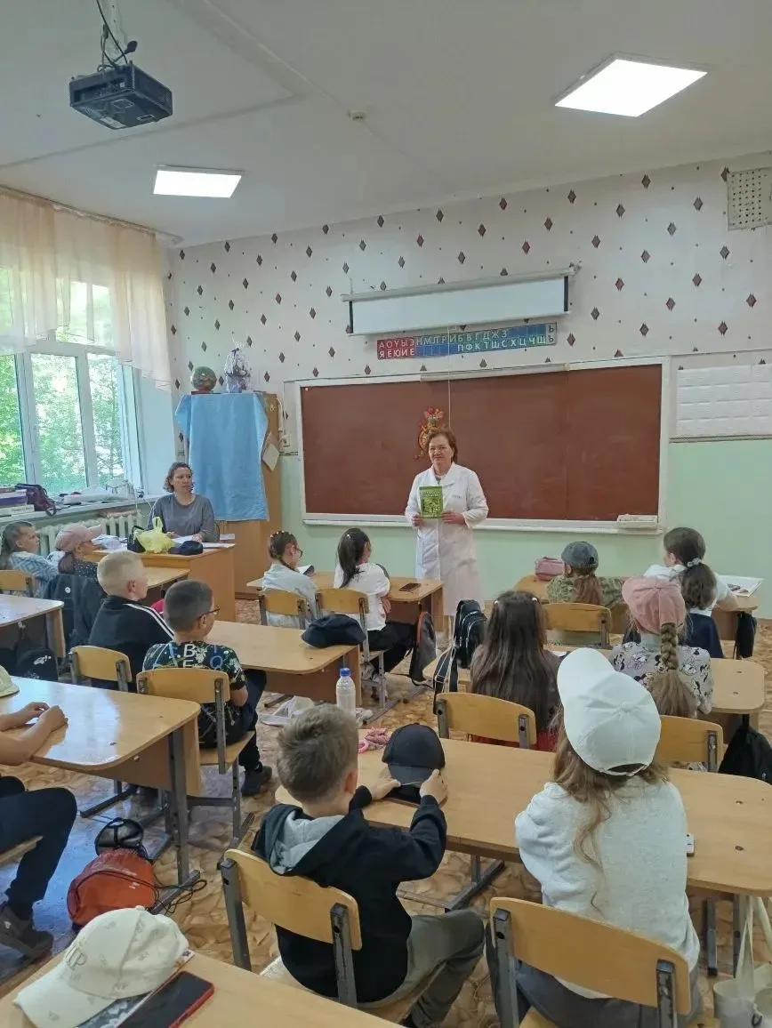 Фельдшер Гимаева А.К. провела для учеников пришкольного лагеря познавательную беседу на тему «Безопа