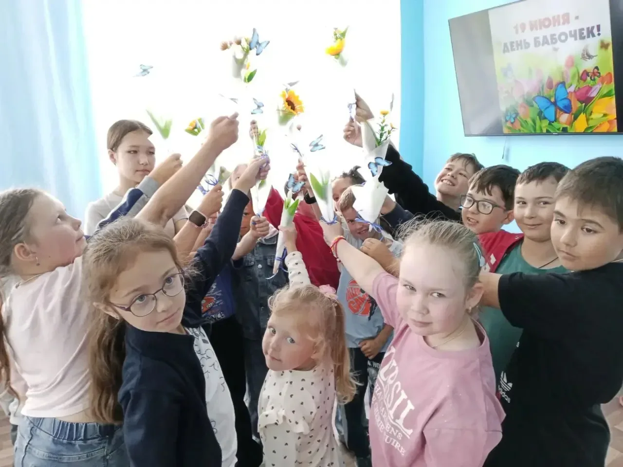 «МИСС И МИСТЕР ЛАГЕРЯ 2026»✨🌺🎭

🚩 Утро началось со сбора детей, линейки и бодрой зарядки. Затем в