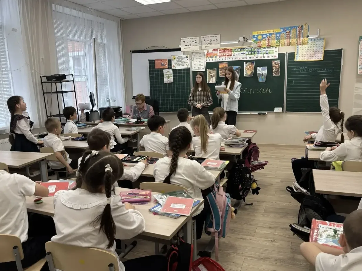 📚 СКАЗКИ, КОТОРЫЕ НАС ОБЪЕДИНЯЮТ 🇷🇺  В нашей школе стартовала удивительная акция «Читаем сказки наше