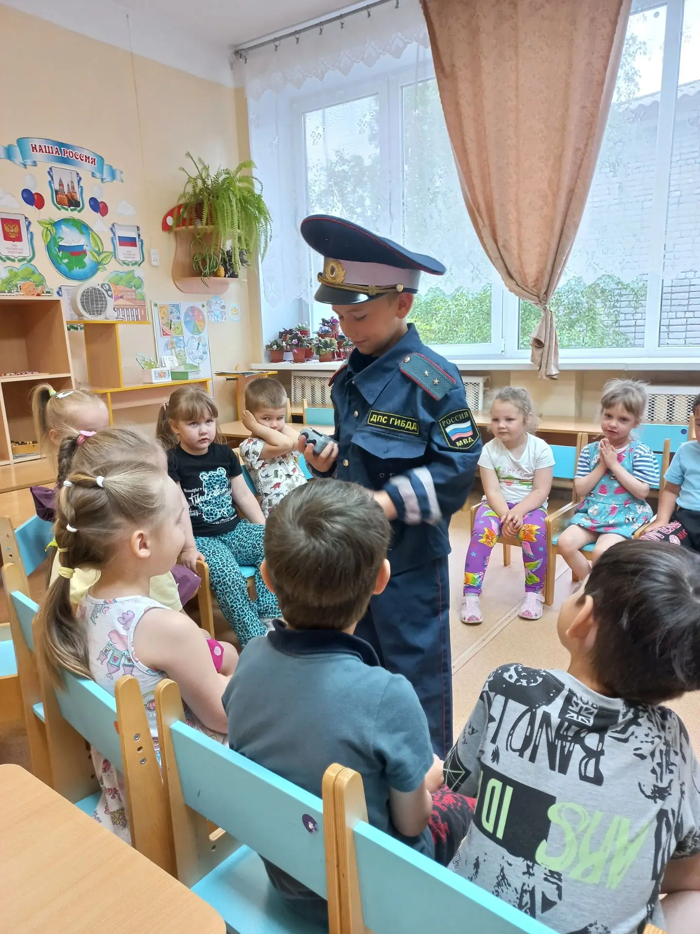 👩‍🚒👨‍⚕️ Кем я стану, когда вырасту?
На прошлой неделе воспитатель Ирина Ивановна Туокко пригласил