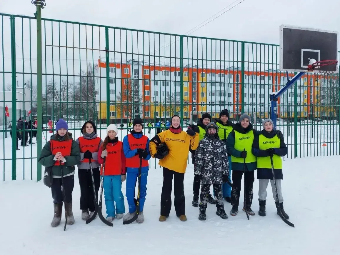 Ледовые богатыри и снежные королевы! ❄️🏒  Отличная новость с ледовой арены! Сегодня наша команда мча