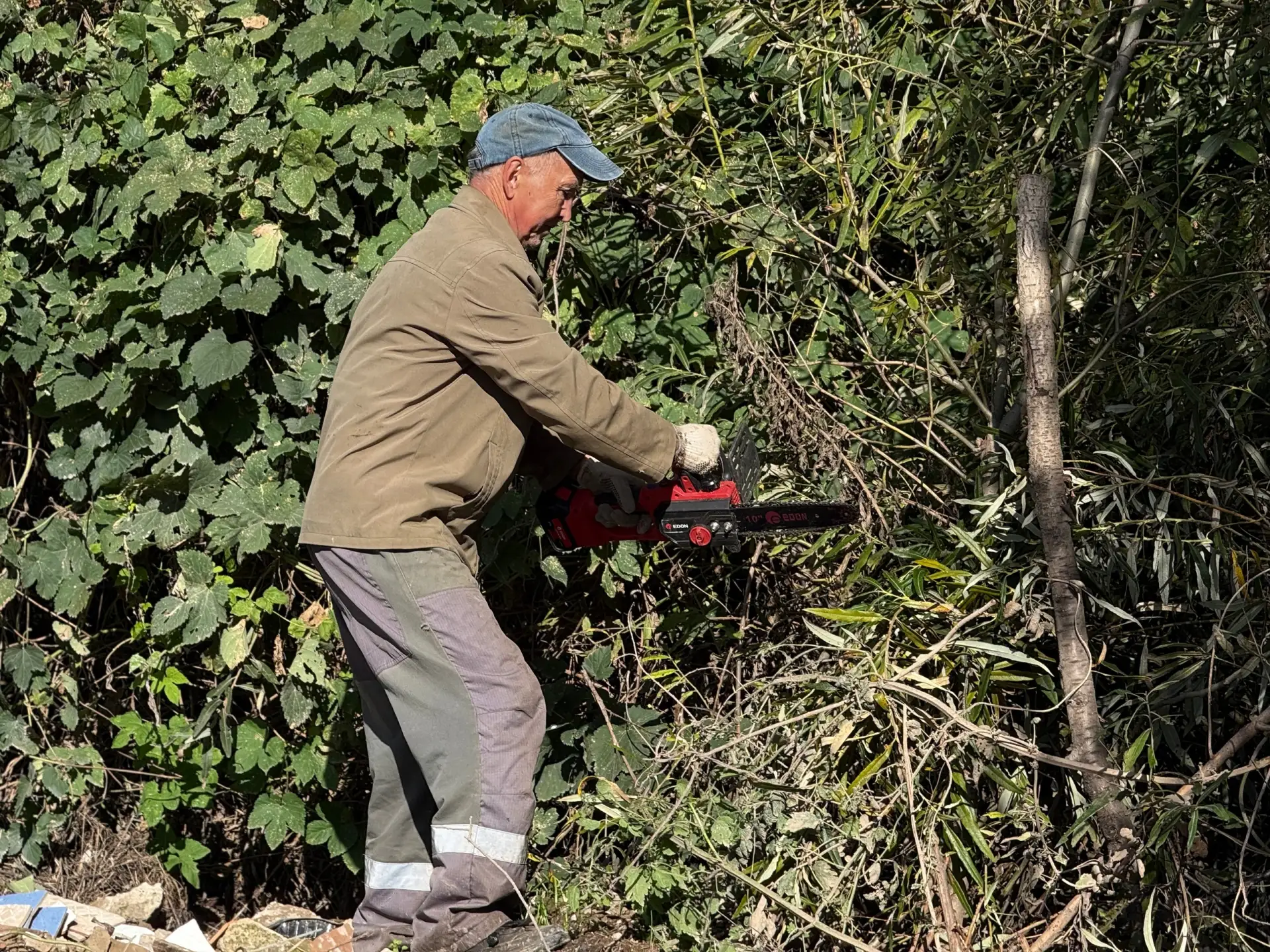 🛠️ В Мамадыше расчистили территорию у моста через Беркас после обращения жителей