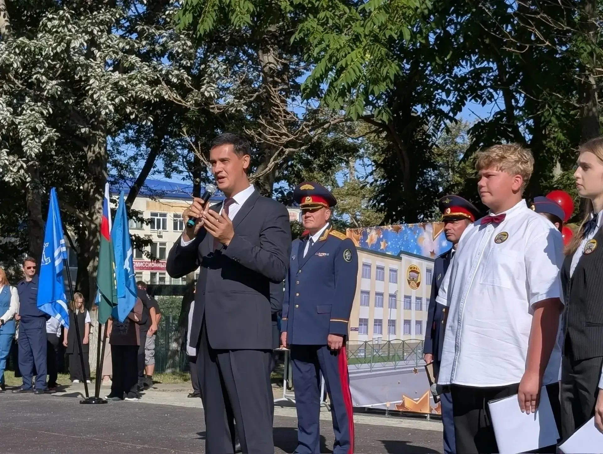 1 сентября на школьной линейке, посвящённой Дню Знаний, собрались очень значимые команды: