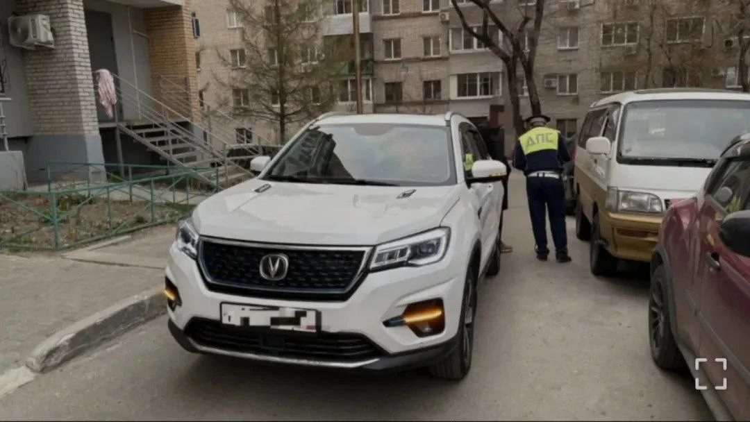 ⏺Ребёнок, катаясь на роликах, погиб под колесами автомобиля  02.05.26 года в районе 17 часов 00 мину