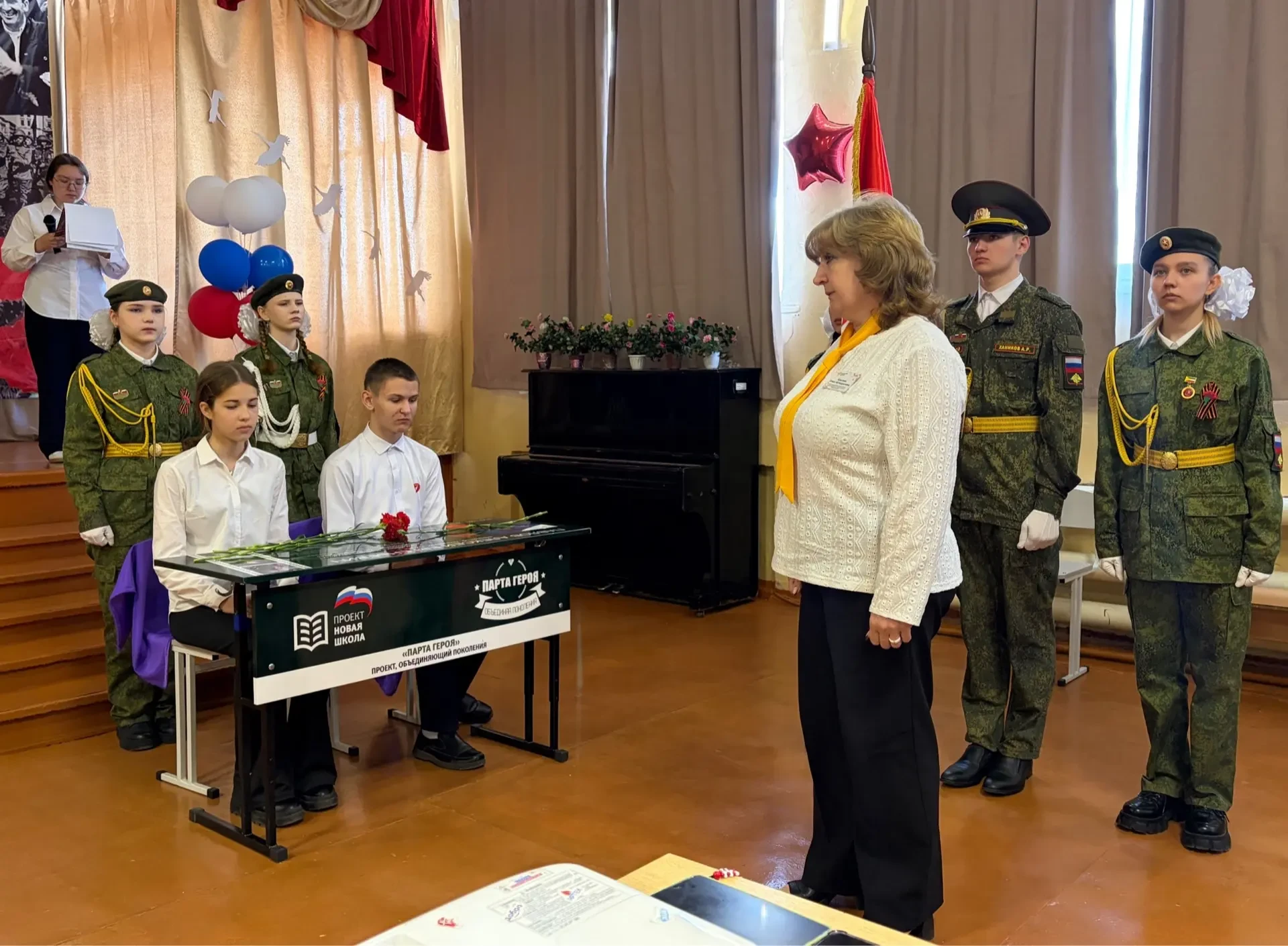 Память жива: в школе открыли Парту Героя в честь двух выпускников — лучших друзей  15 мая в 16 школе