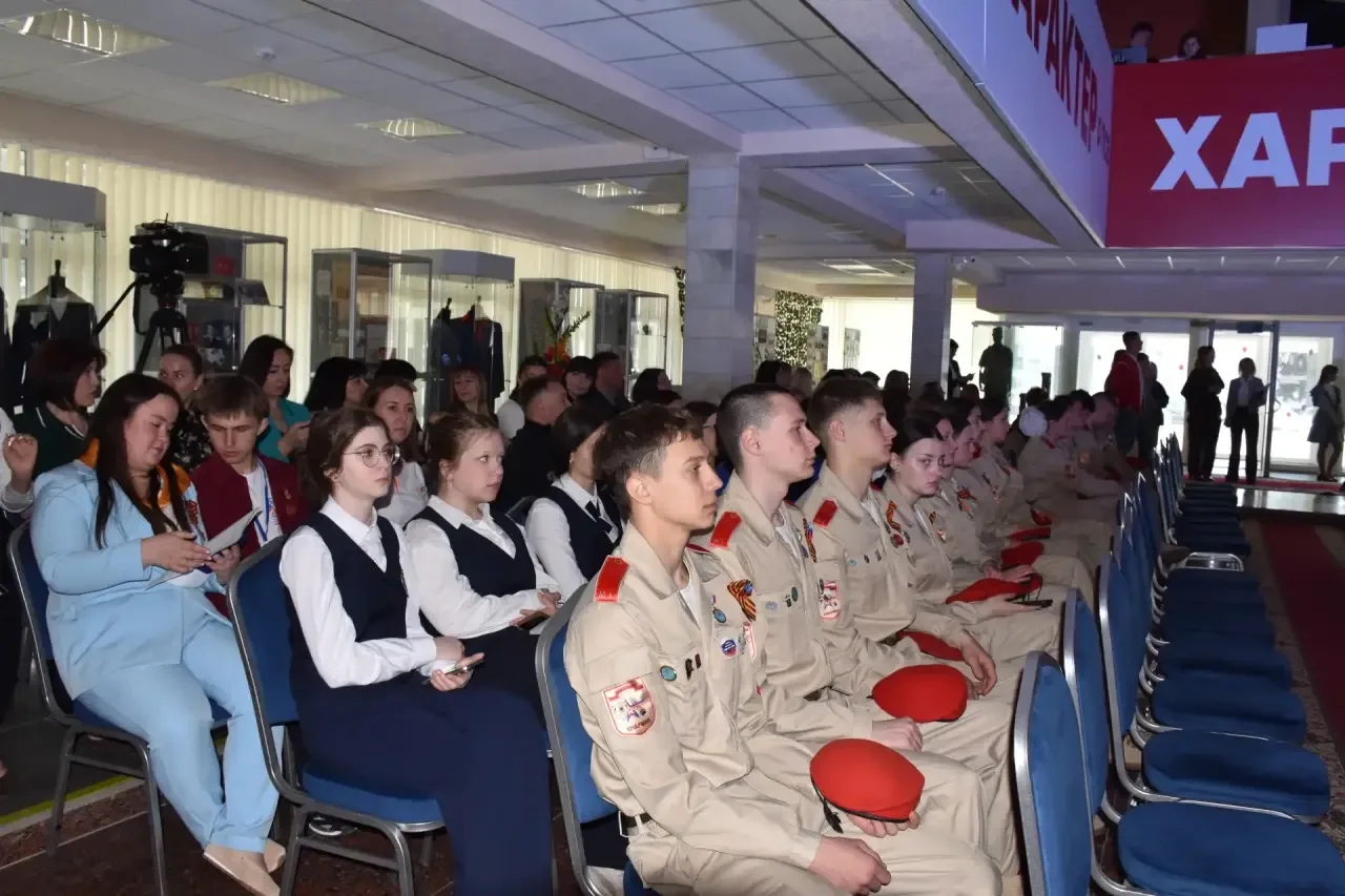 Накануне Дня Великой Победы в республике провели форум «Луганский характер – характер победителей». 