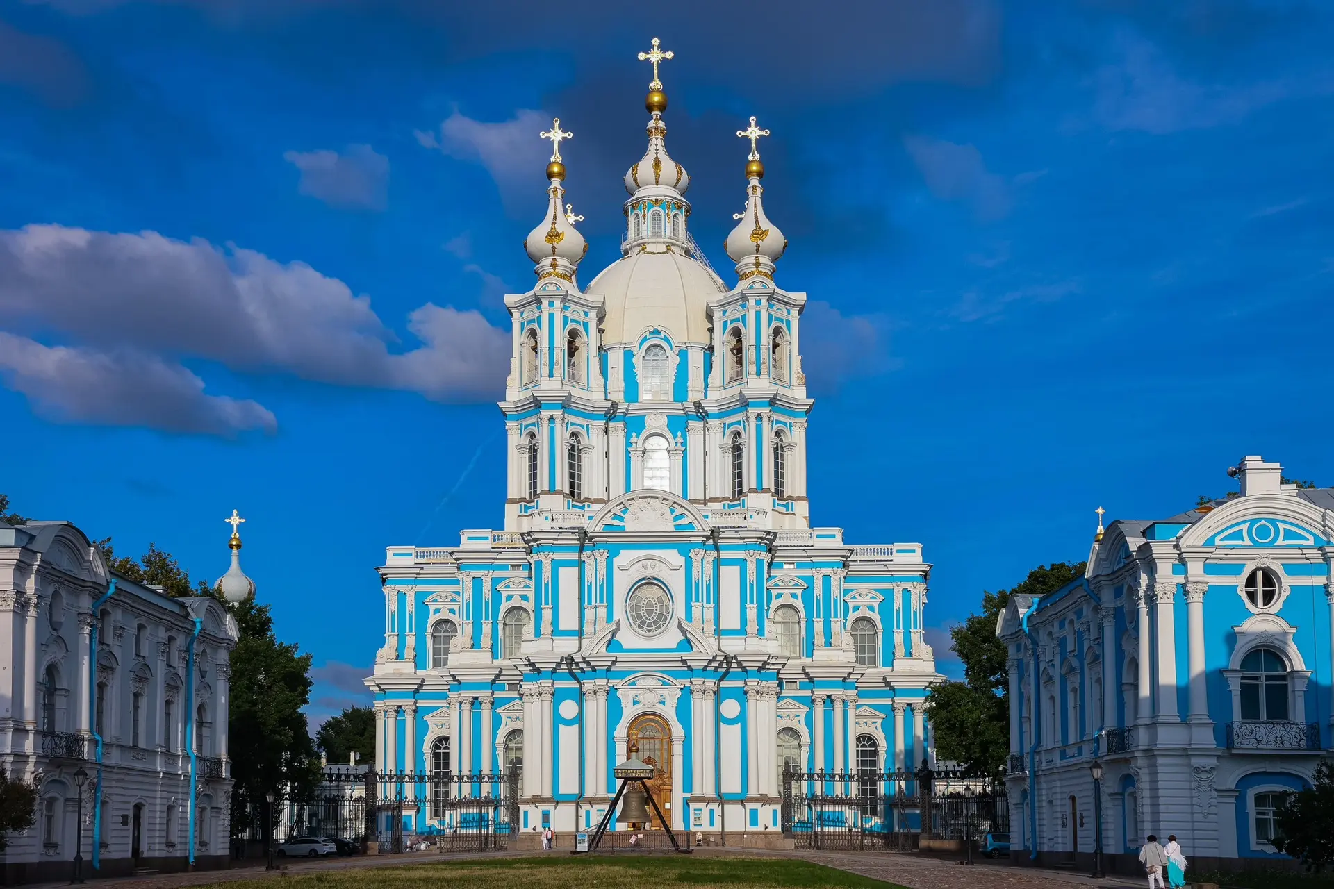 Смольный собор — одна из самых выдающихся архитектурных жемчужин Санкт-Петербурга и символ барокко X