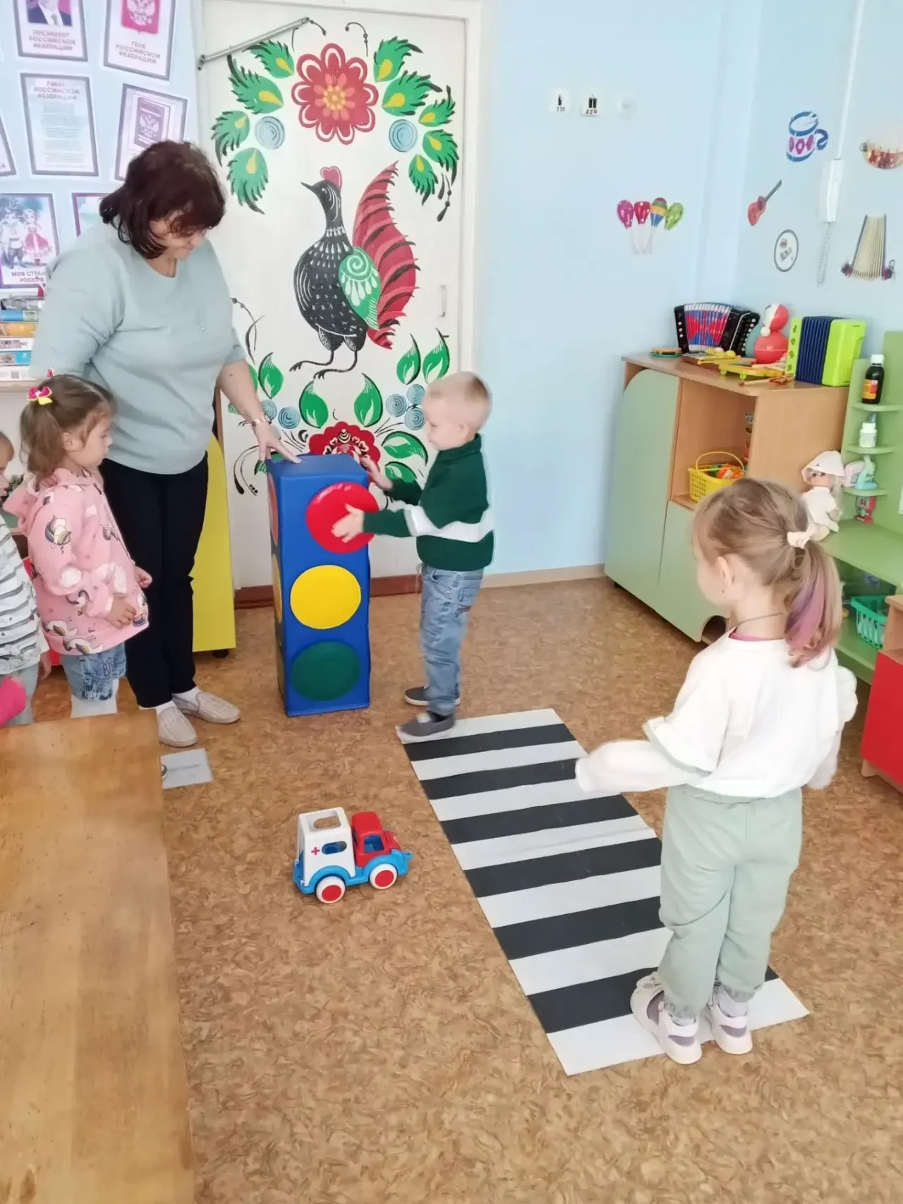Сегодня в МБОУ ООШ №13 АМО СО для дошкольников прошли увлекательные «Минутки безопаснос...