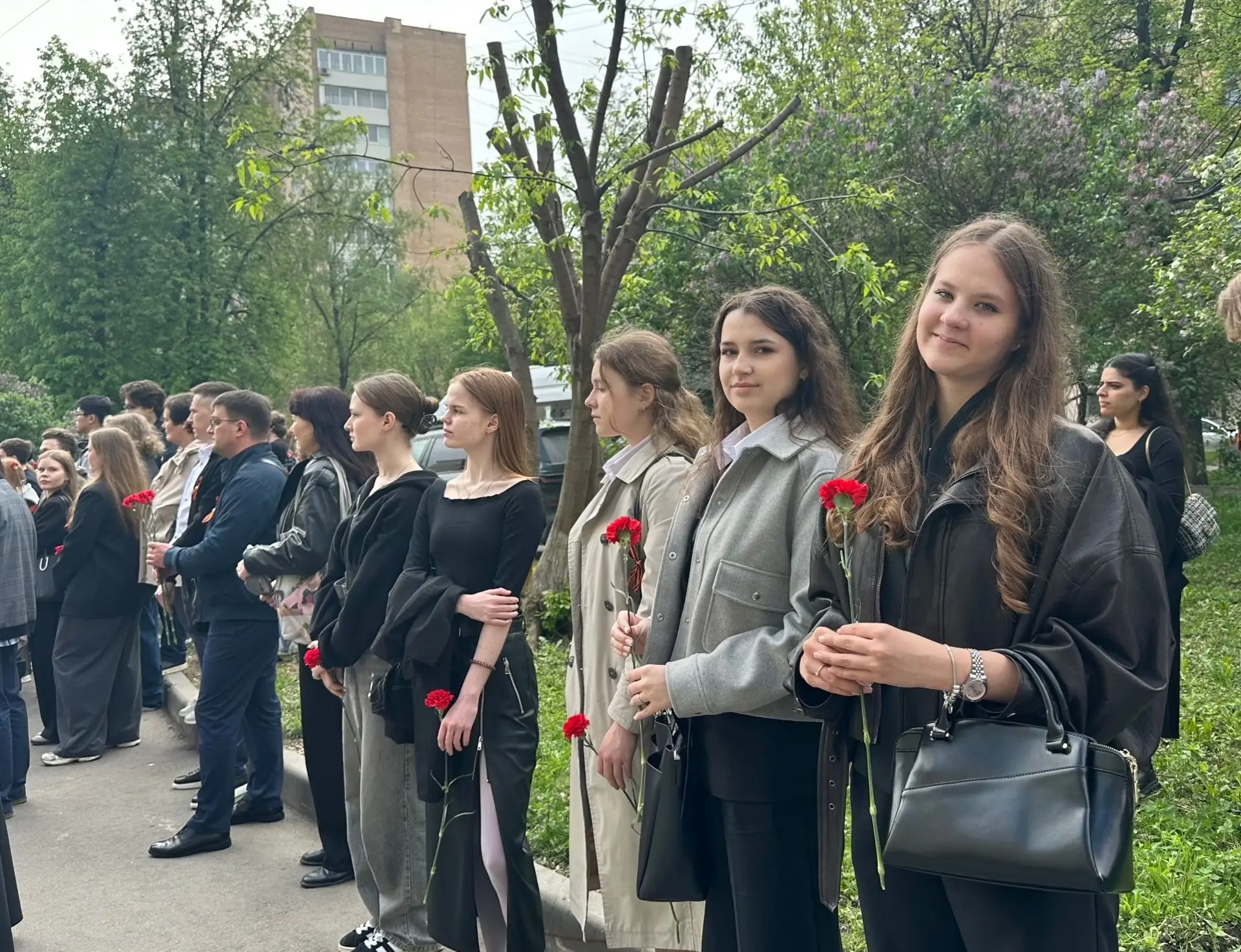 Студенты Московского финансового колледжа приняли участие в митинге, посвященном 81-й г...