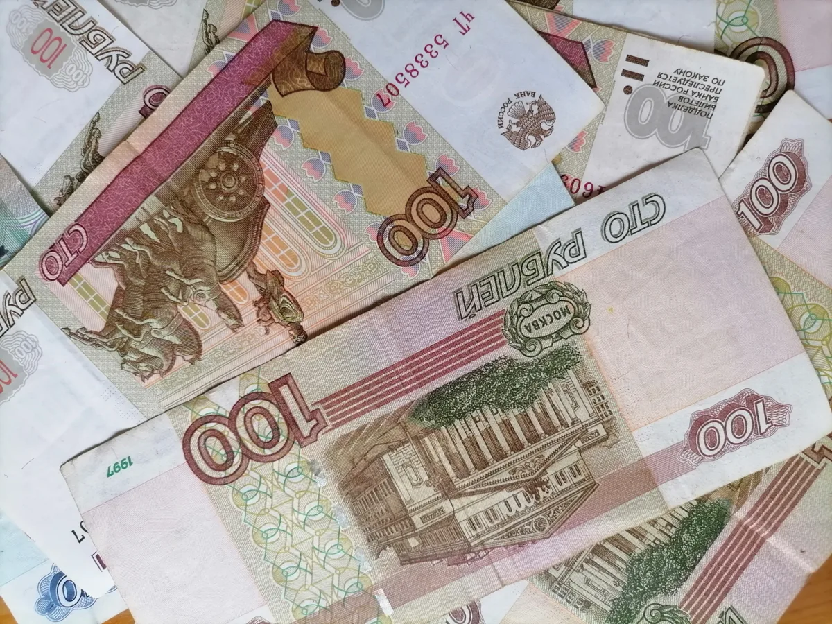 Посчитаем денежки. За июль 2026 года средняя номинальная заработная плата в Петербурге ...
