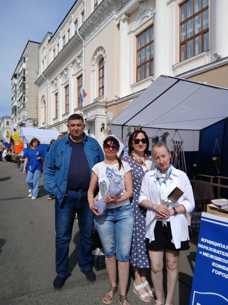 23 мая в Кирове на ул. Спасской состоялась областная «Ярмарка товаров народного потребления «Созвезд