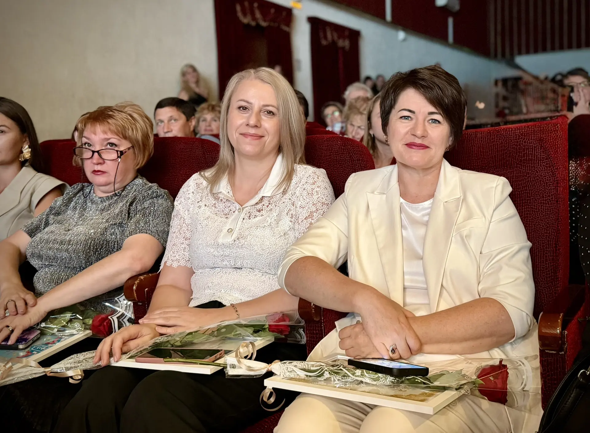 Сегодня на Августовской конференции была отмечена работа наших коллег. Овсянникова Ирин...