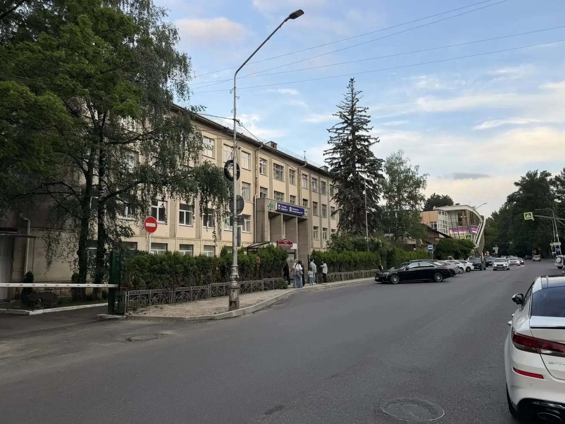 В Кисловодске обновляют дорогу к главной поликлинике