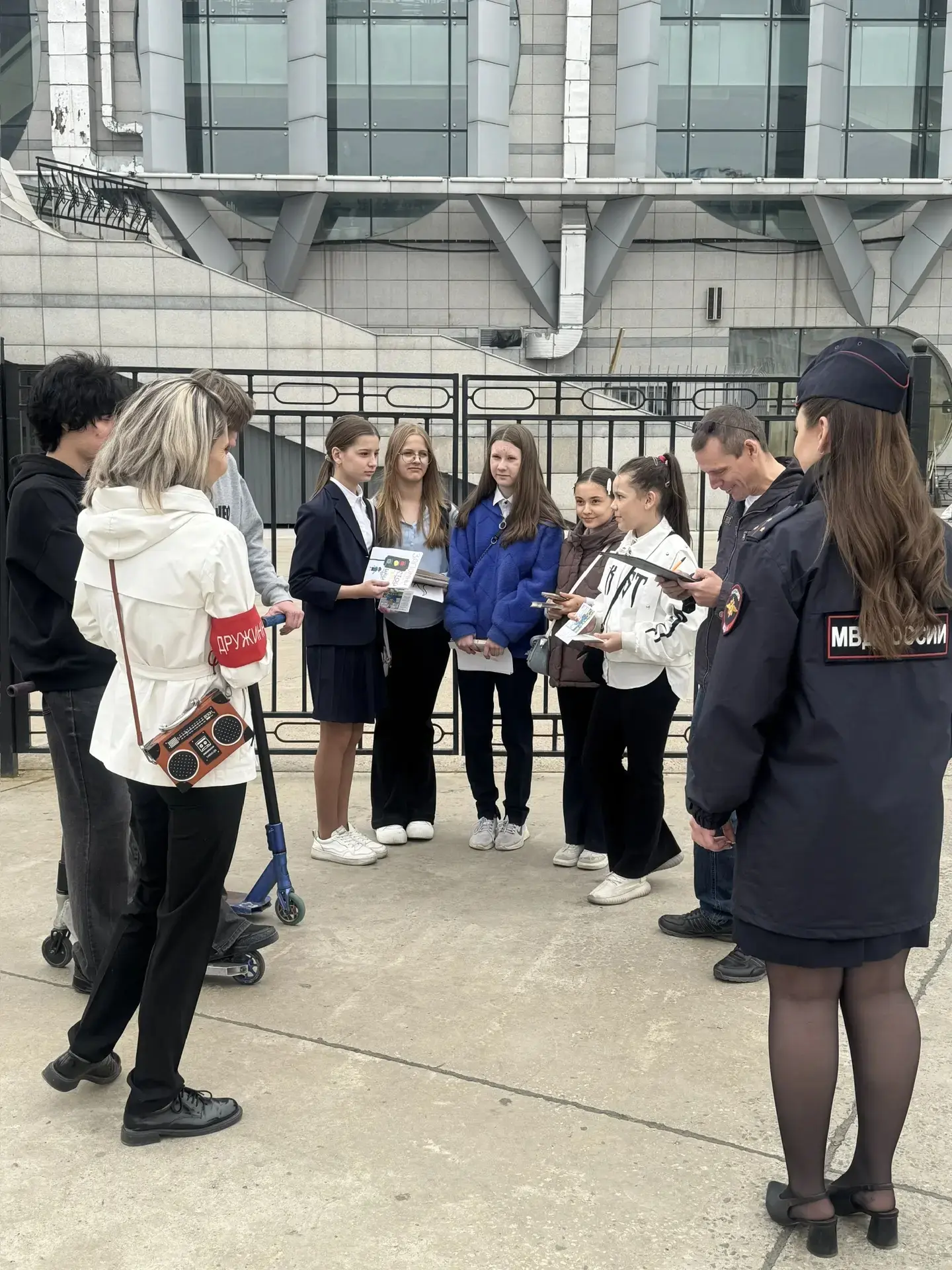 В центральной части областного центра учащиеся МАОУ «Гимназия № 25 г. Благовещенска» при непосредств