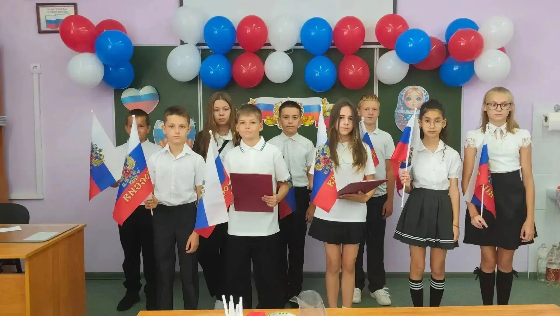 🇷🇺День Государственного флага России в нашей школе.