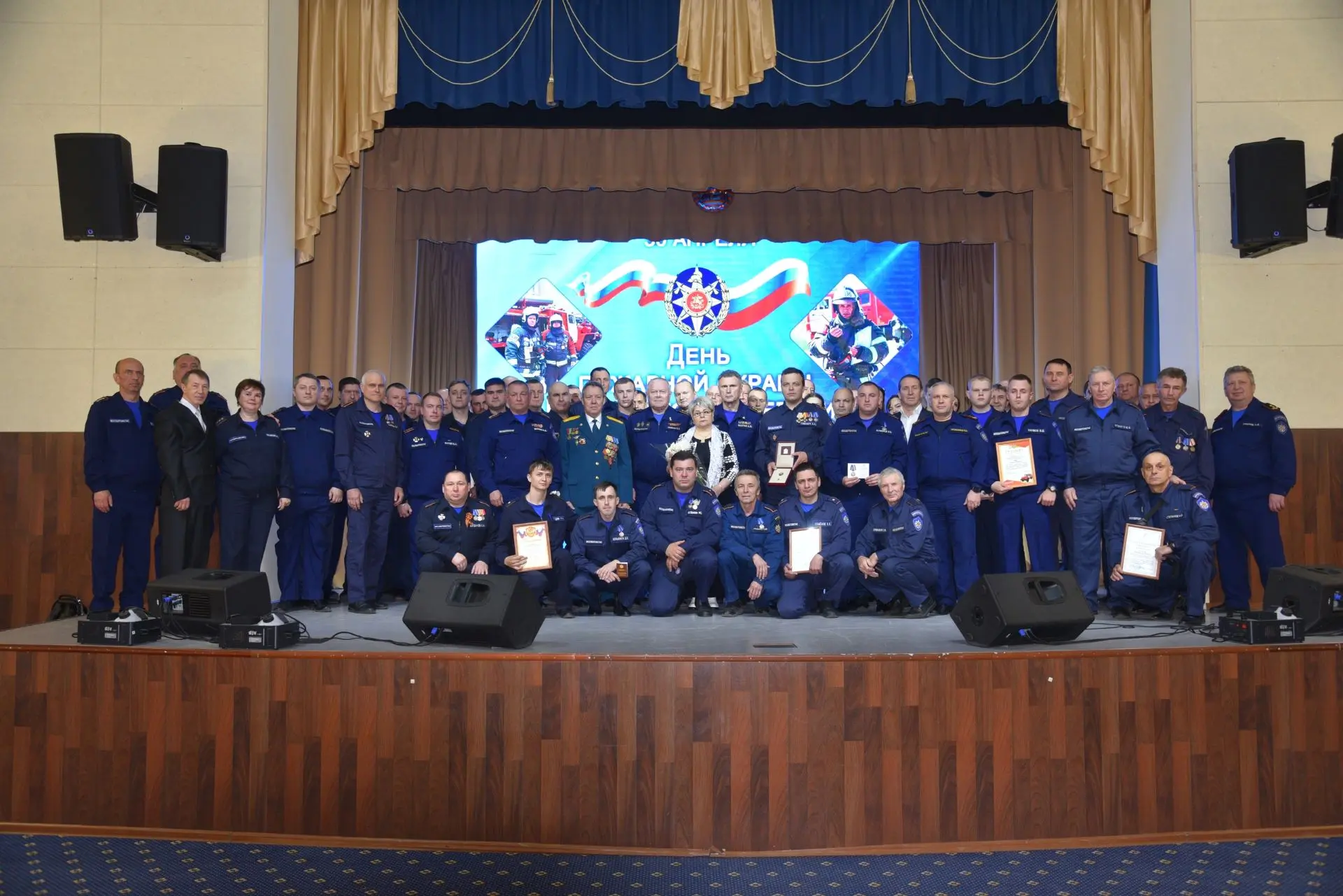 🚒 Огнеборцы приняли участия в торжествах, посвященных Дню пожарной охраны 🤝  🚩 Накануне профессионал
