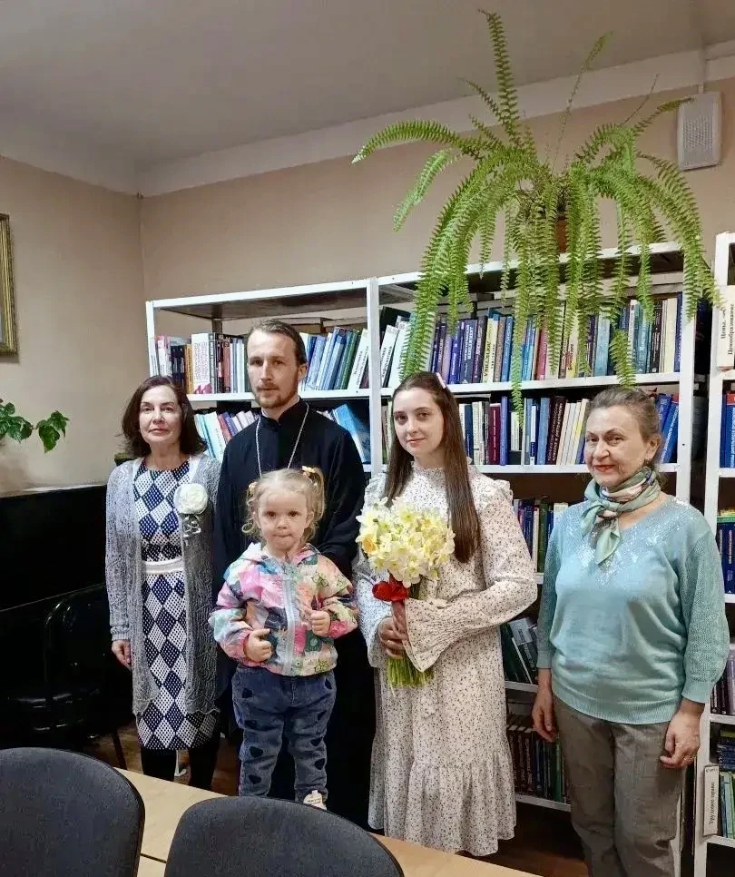 17 апреля, в пятницу Светлой седмицы, в библиотеке Института экономики и права (Севасто...