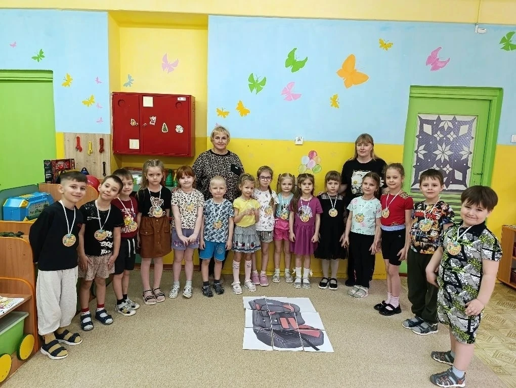 📌 Тематическое занятие по ПДД "Правила дорожные все мы знать должны" прошло в старшей ...